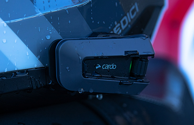 Cardo Packtalk Edge — современный интерком со множеством функций